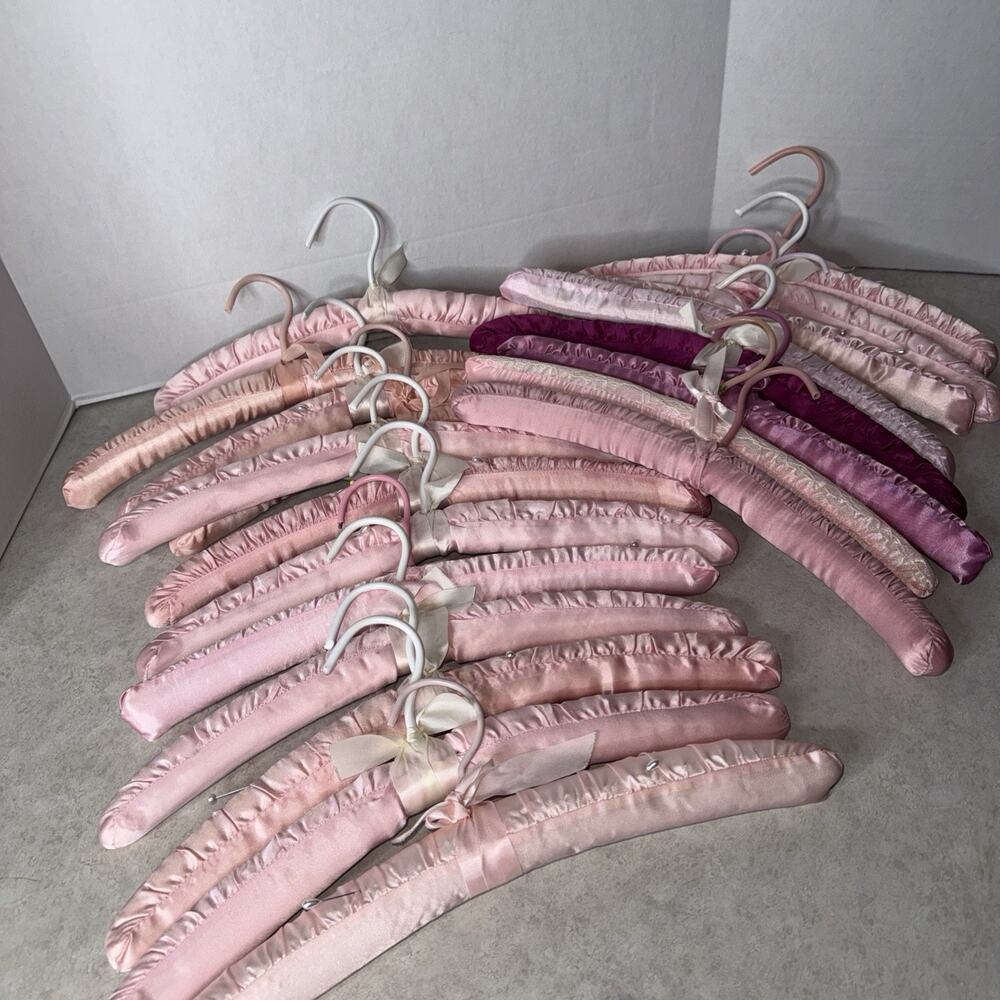 Vintage Hangers Satin Padded Boudoir Boutique Closet Set of 20 Fancy Pink Purple